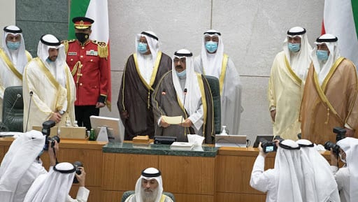 الكويت.. الشيخ مشعل الأحمد يؤدي اليمين الدستورية وليا للعهد