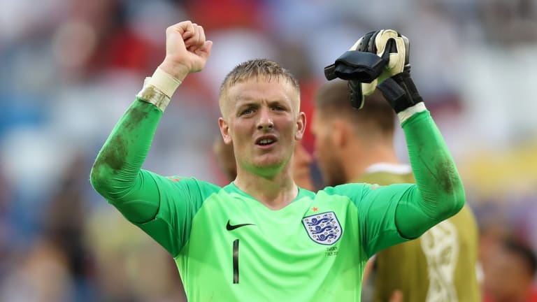 الشرطة الإنجليزية تحقق في تهديدات جماهير ليفربول بقتل بيكفورد