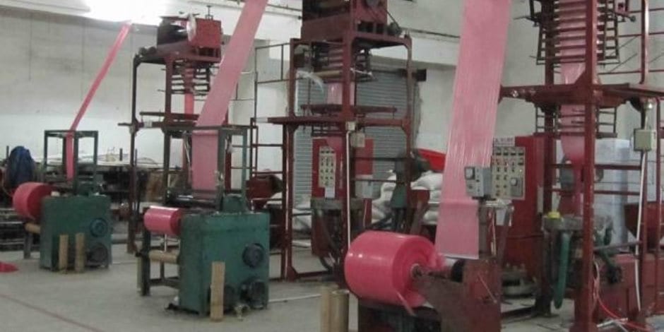 طنجة.. تفكيك مصنع سري لصناعة الأكياس البلاستيكية