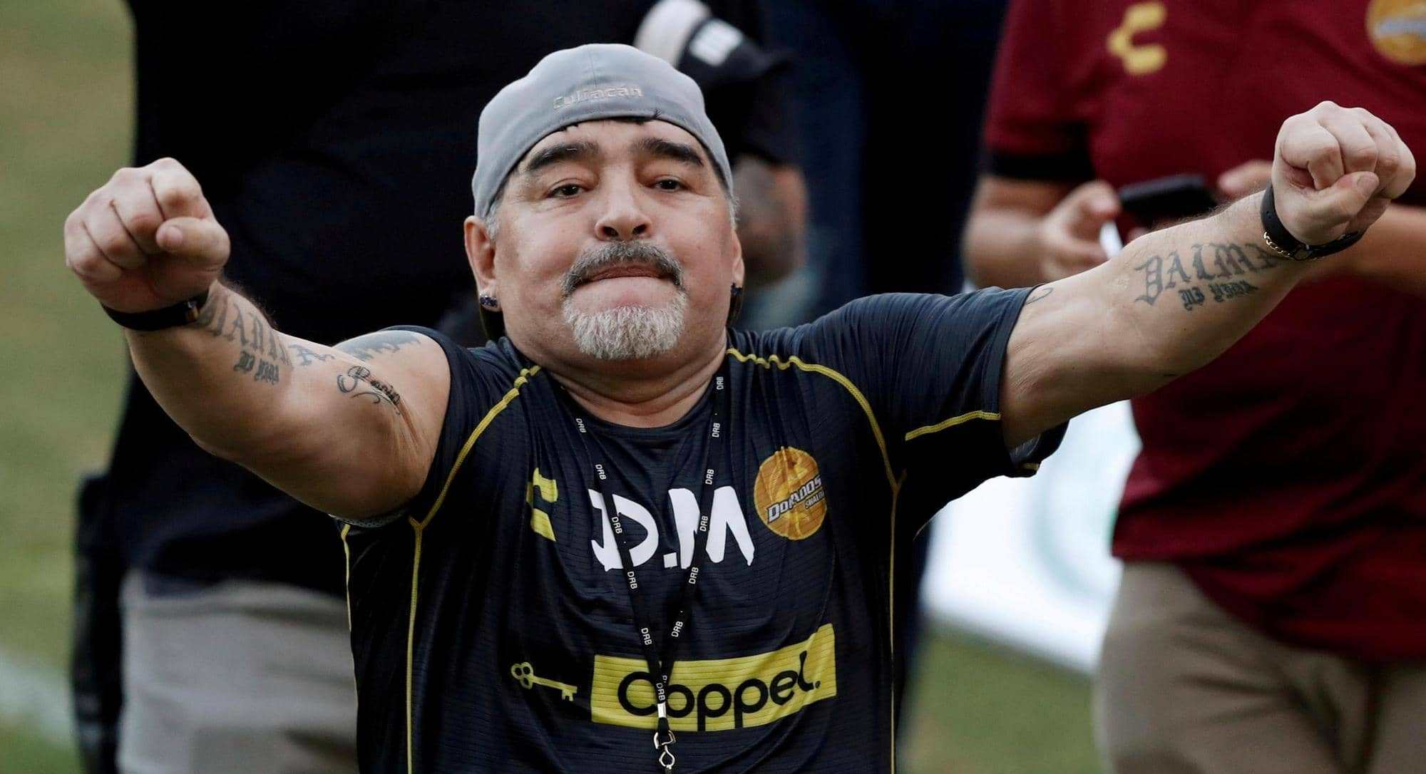 بعد العملية الجراحية.. هذا ما قاله طبيب الأسطورة مارادونا