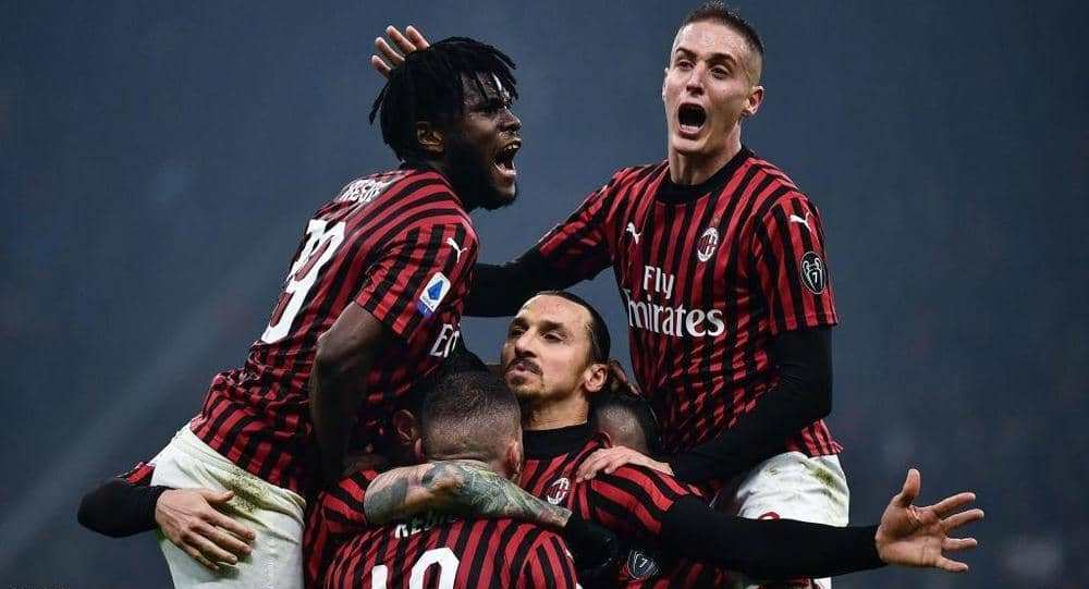 زلاتان يفاجئ زملاءه في ميلان بهدايا ثمينة