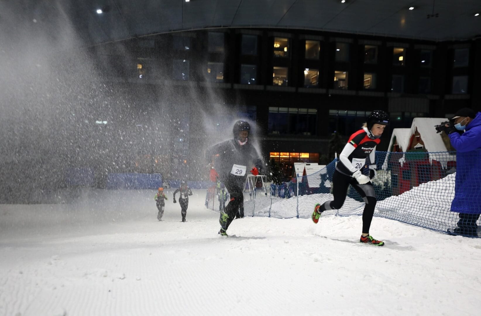 دبي.. المغربي محمد ميرة يفوز بالمركز الأول في بطولة تحدي العوائق الجليدية