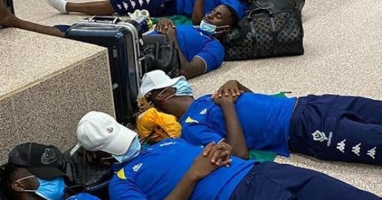 “الكاف”.. يدين واقعت منتخب الغابون بمطار بانجول بغامبيا