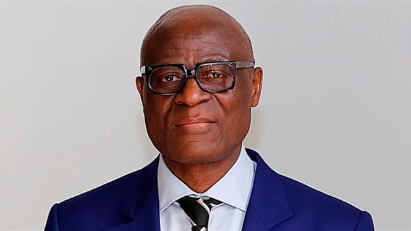 بعد إصابة أحمد أحمد بكورونا.. “الكاف” يعلن تولي كونستانت أوماري رئيسا مؤقتاً