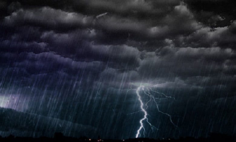 نشرة إنذارية.. أمطار رعدية ورياح قوية ابتداء من اليوم بهذه المناطق