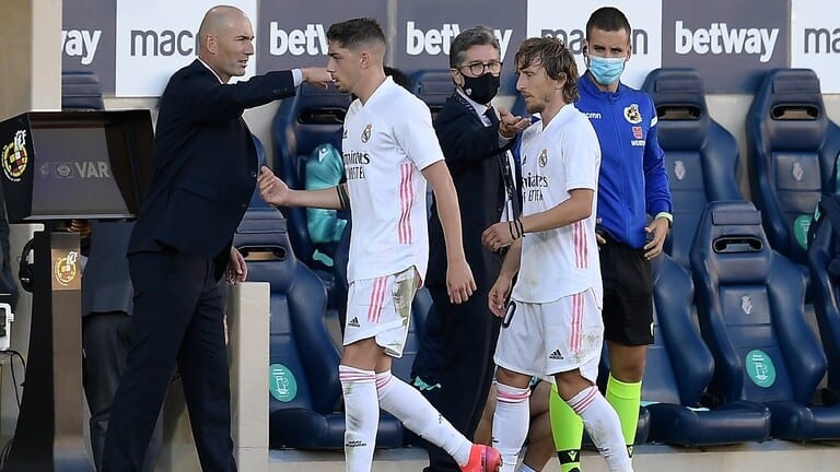 خبر سيئ لجماهير ريال مدريد.. المصائب لا تأتي فرادى داخل الفريق