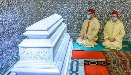 الملك يترحم على روح والده الحسن الثاني في الذكرى الـ22 لرحيله 