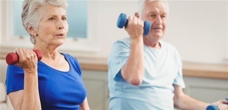 دراسة.. عنصران غذائيان يجنبان كبار السن الإصابة بفيروس كورونا