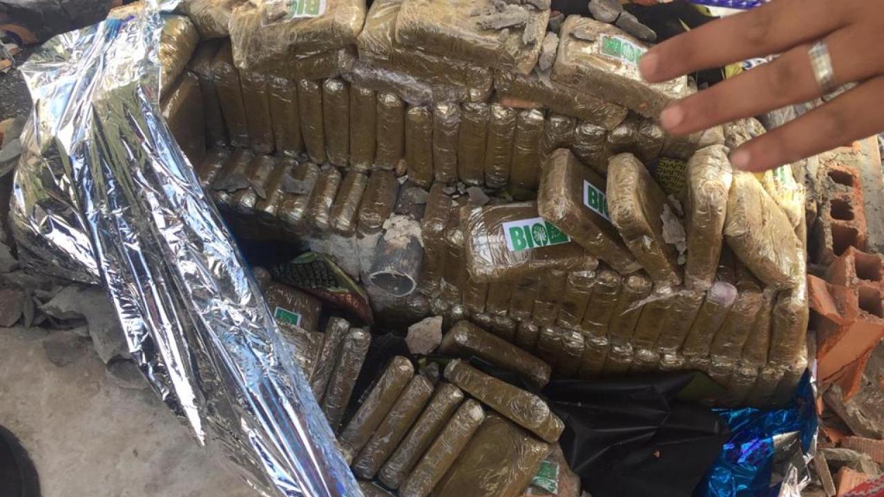 طنجة.. إيقاف ثلاثيني مهرب 25 كيلوغرام ديال “الحشيش” داخل نافورة تقليدية (صور)