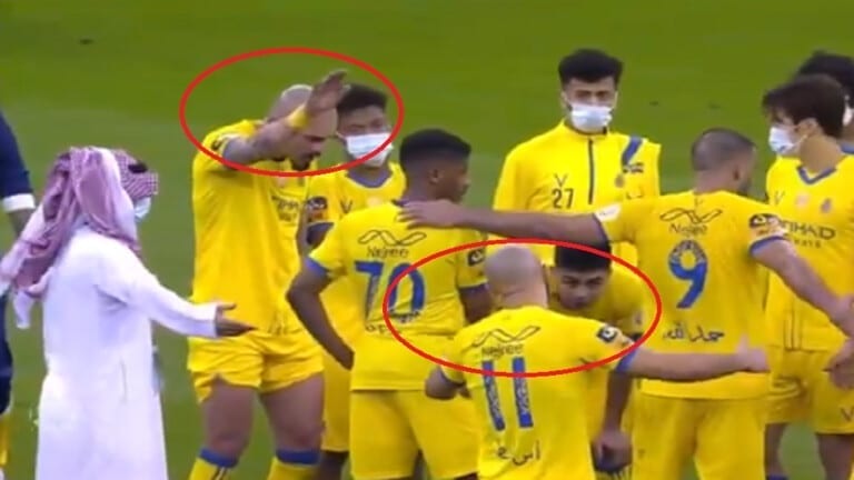 شاهد.. مشادات حادة بين أمرابط ومايكون بعد الخسارة أمام الهلال