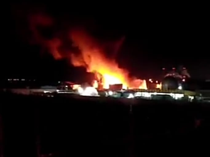 القنيطرة.. حريق مهول بمصنع تثمين النفايات (فيديو) 