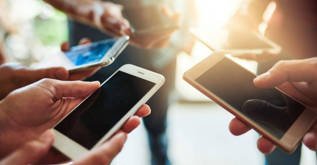 دراسة..  تحديد السبب وراء إدمان استخدام الهواتف الذكية