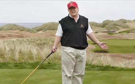 ترامب يغادر من جديد الى مسالك الكولف وزوجته تلتحق بالمطالبين بتركه للبيت الأبيض 