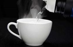 فوائد مذهلة… ماذا يحدث عند شرب الماء الدافئ صباحا