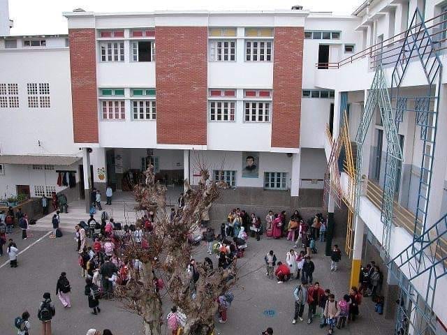 القنيطرة.. القضاء يبطل قرارا لمدرسة فرنسية بمنع تلميذة من مواصلة الدراسة لإرتدائها الحجاب