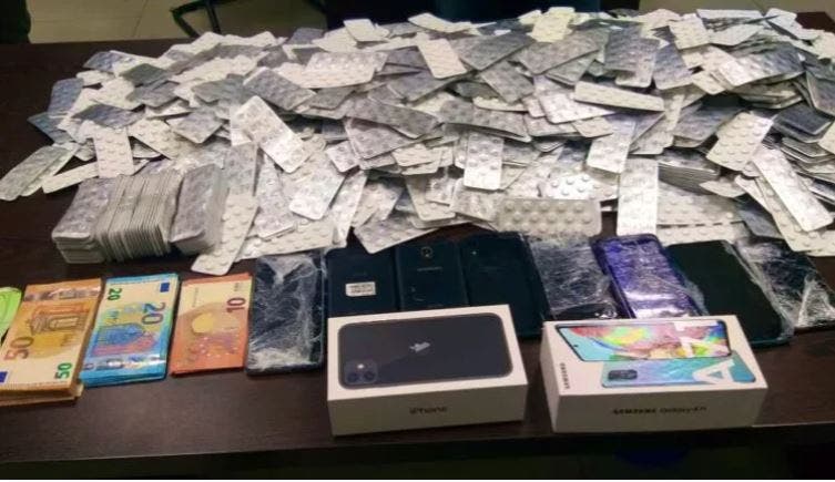 حصلوه بطنجة.. إيقاف سائق شاحنة وحجز 19.200 ديال “القرقوبي” (صور)