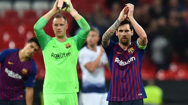 “جائزة الأفضل” تفضح المستور بين ميسي وحارس برشلونة