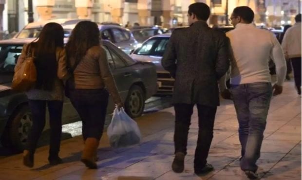 التحرش الجنسي هو العنف الرئيسي الممارس ضد المرأة في الأماكن العامة