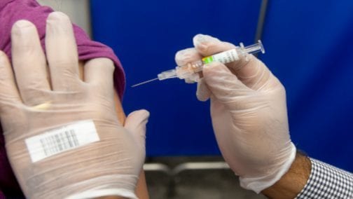 ماشي عندنا.. توزيع الجرعات الأولى من اللقاح والتلقيح يبدأ غدا الأحد