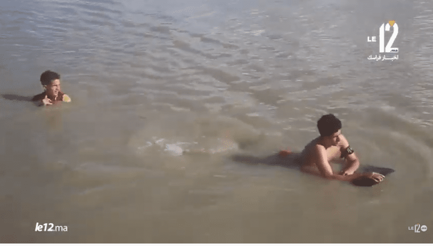 في عز البرد القارس. مغامرات شابين يتدربان بنهر سبو بالقنيطرة