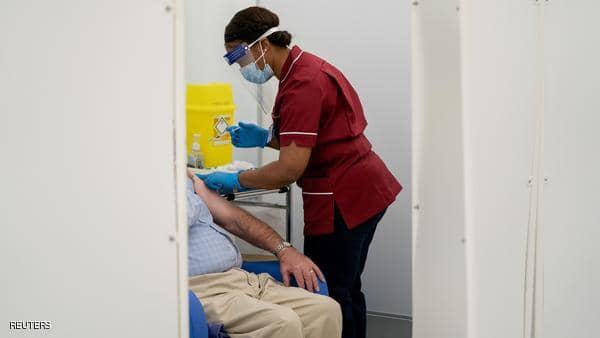 بعد اطلاقها عملية التلقيح..  ظهور أول آثار جانبية للقاح “فايزر” و”بيونتك