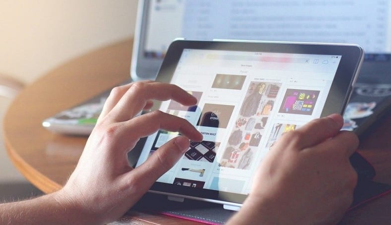 ردوا بالكم.. أكثر من خمسة ساعات على مواقع التواصل الاجتماعي يسبب اضطرابا نفسيا مؤذيا