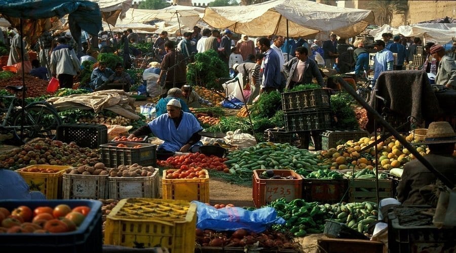 الأسواق الأسبوعية.. موروث ثقافي يعج بالرموز والدلالات