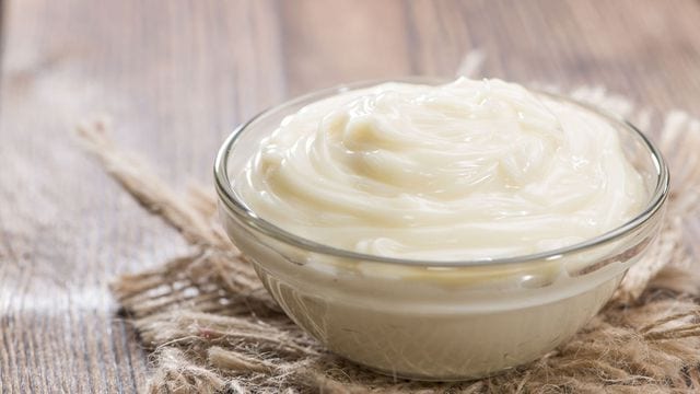 صحي أم ضار؟ خبير يكشف مكونات المايونيز
