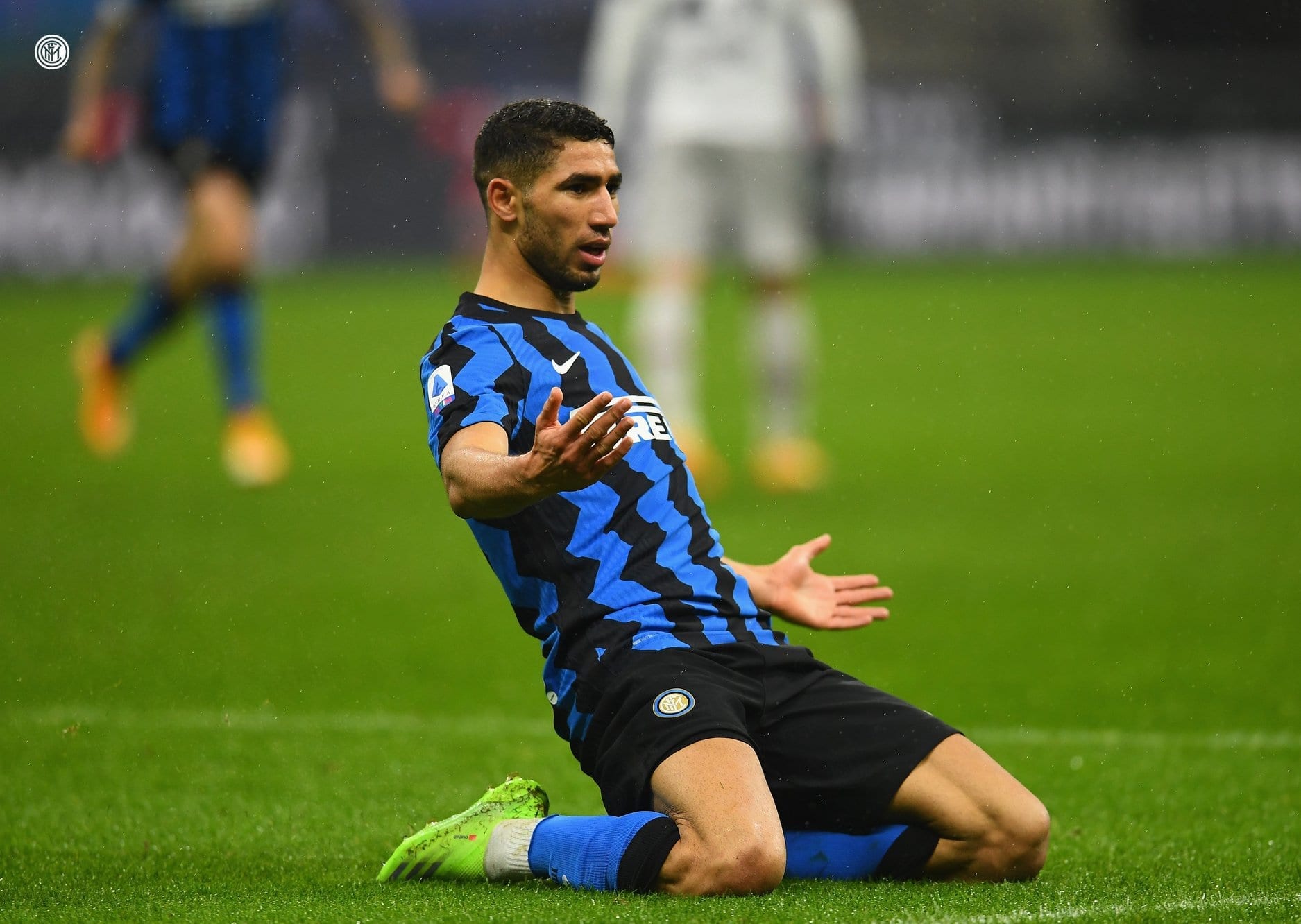 شاهد.. ثنائية حكيمي تزين ليلة تألق الإنتر وتكريما للدولي أبرهون