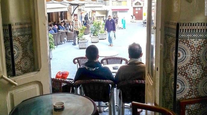 حديث المقهى.. وأنا أحب التنس وأمريكا