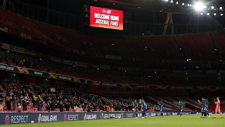 أرسنال يهدي رباعية لجماهيره العائدة إلى مدرجات ملعب الإمارات
