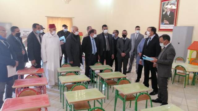 الفقيه بن صالح.. تجهيز 74 حجرة للتعليم الأولي وتسليم حافلتين للنقل المدرس