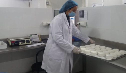 من قلب واحة بكلميم.. الشابة عفاف عماد تحقق حلم صناعة جبن الإبل ليشق طريقه إلى السوق الوطنية