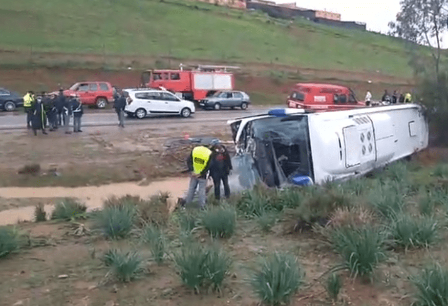 ياربي السلامة.. 13 جريحا في حادث انقلاب حافلة للركاب بتيفلت