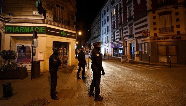 فرنسا.. تمديد حظر التجوّل الليلي في عدد من المناطق