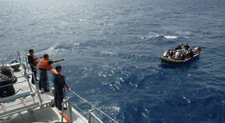 البحرية الملكية.. إنقاذ 21″حراك”من إفريقيا وانشال جثتي رضيع وامرأة بسواحل الناظور