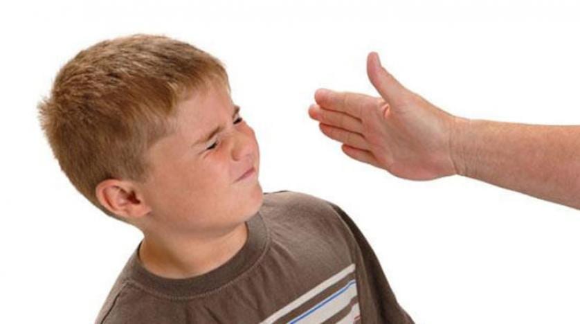 العقاب البدني يؤثر على الصحة العقلية للطفل