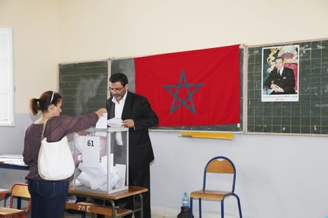 الحكومة تصادق على قانون يسمح باستعمال النشيد الوطني والصور الرسمية الملك خلال الحملات الإنتخابية