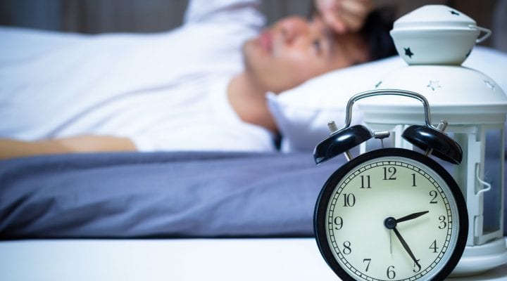 خبراء يحذرون من النوم في ساعة متأخرة