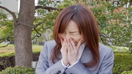 طبيب يوضّح سبب سوء الحالة الصحية في الربيع