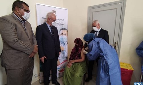 إقليم أوسرد.. وزير الصحة يزور مركزين للتلقيح ضد “كورونا” بالكركرات وبئر كندوز