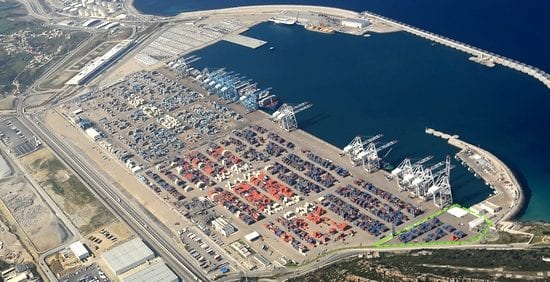 إلباييس.. ميناء طنجة المتوسط ​​ “يواصل صعوده المتسارع”