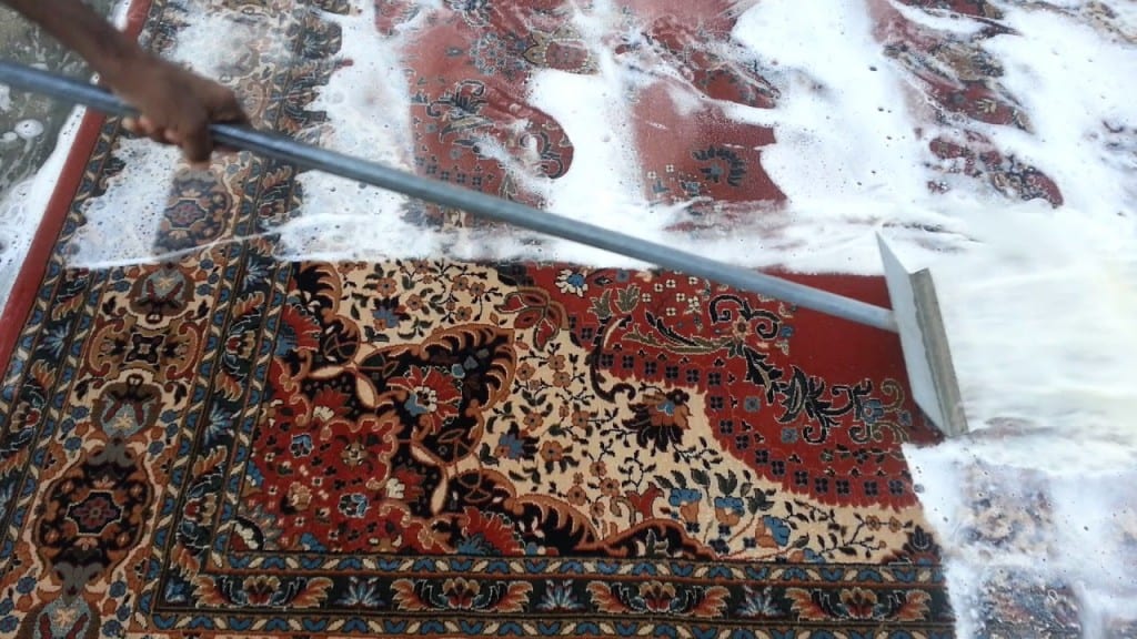 لتنظيف سجادتك.. عليك اتباع هذه الخطوات