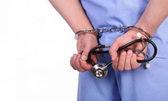 سيدي سليمان.. فرملي متقاعد دار عملية لمريض في دارو وقطع ليه رجلوا والبوليس قرقبوا عليه