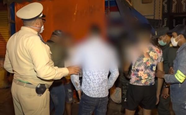 الجديدة.. إيقاف 16 شخصا كانوا يقيمون صلاة العشاء في حديقة