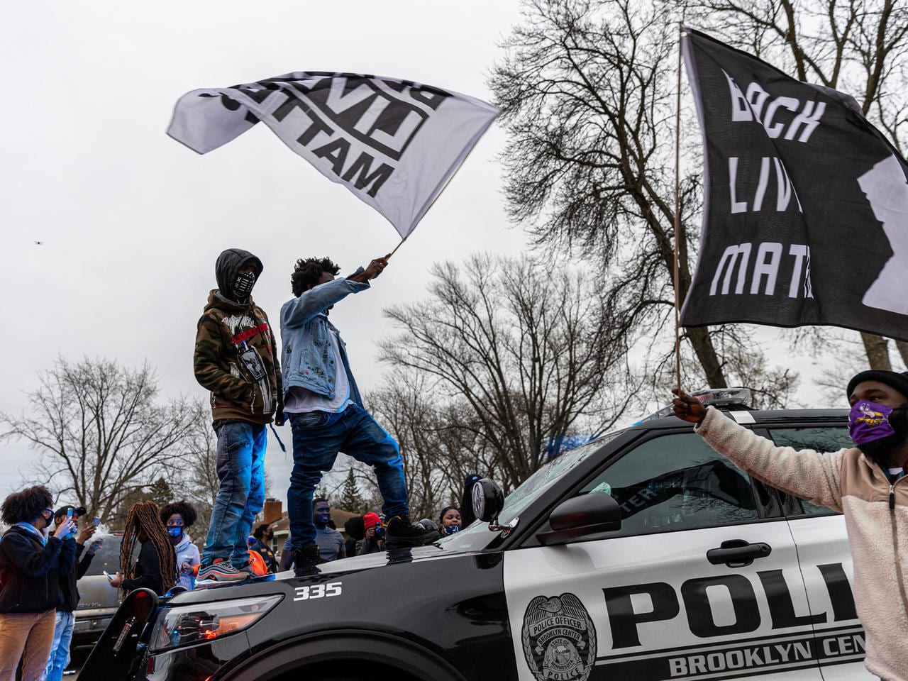 أمريكا تشتعل مجددا بعد مقتل “فلويد” آخر.. والشرطية التي أطلقت عليه النار في قبضة الأمن