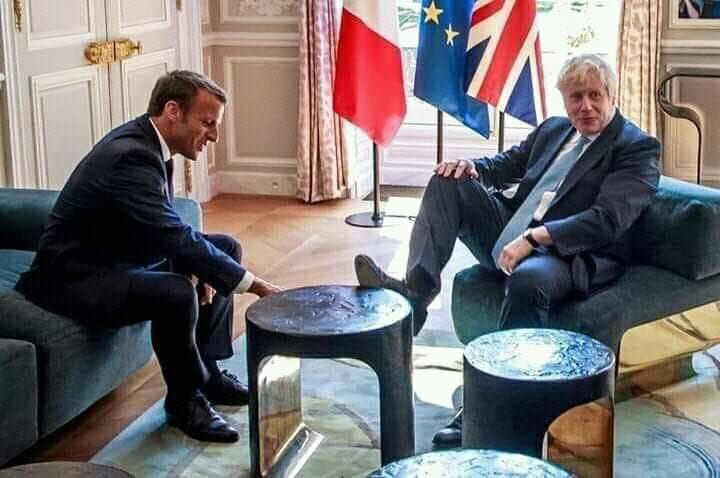 قالت الصورة.. جونسون يغضب البريطانيين بعد هذه “الإهانة” للرئيس ماكرون في قصر الإليزي “الفرنسي”