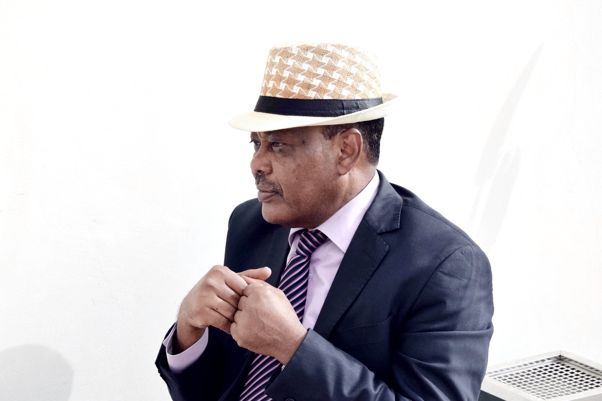 طلحة جبريل يكتب.. الرباط من نافذة حافلة