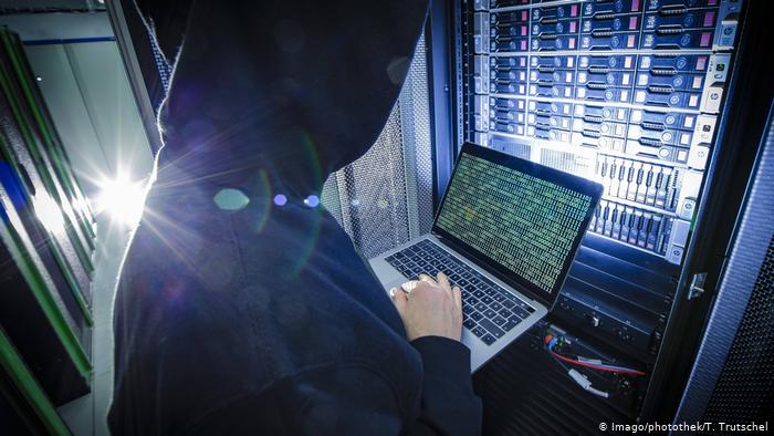 بعد تسريب بيانات فيسبوك.. هكذا تعرف ما إذا كان حسابك مخترقاً