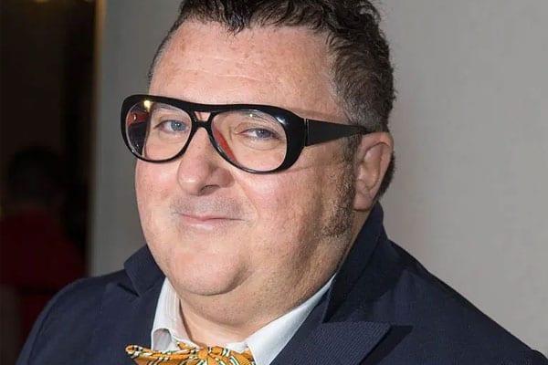 وفاة مصمم الأزياء من أصل مغربي ألبير الباز في باريس